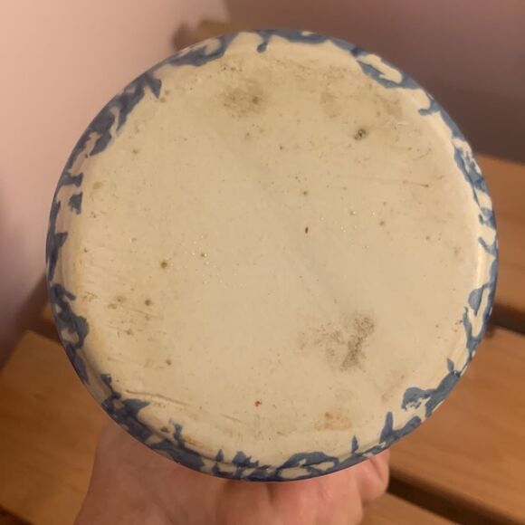 Gerald Henn blue heart Spongeware stoneware pottery soap-dispenser - Picture 4 of 10